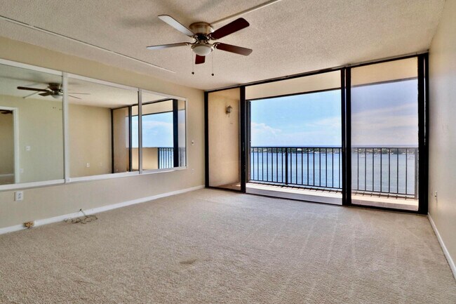 Building Photo - 5600 N Flagler Dr