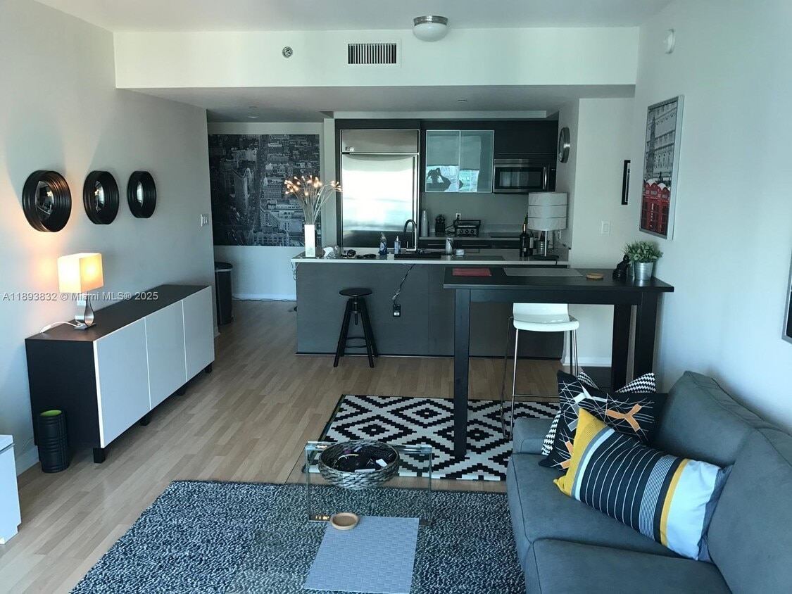 Primary Photo - 500 Brickell Ave