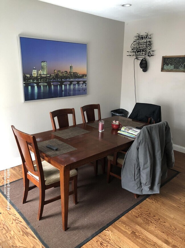 Building Photo - 666 E 5th St