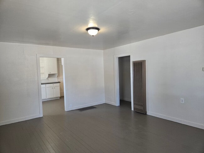 Foto del edificio - 1121 Kenwood Ave