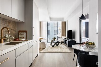 Building Photo - 18 Lagrange St