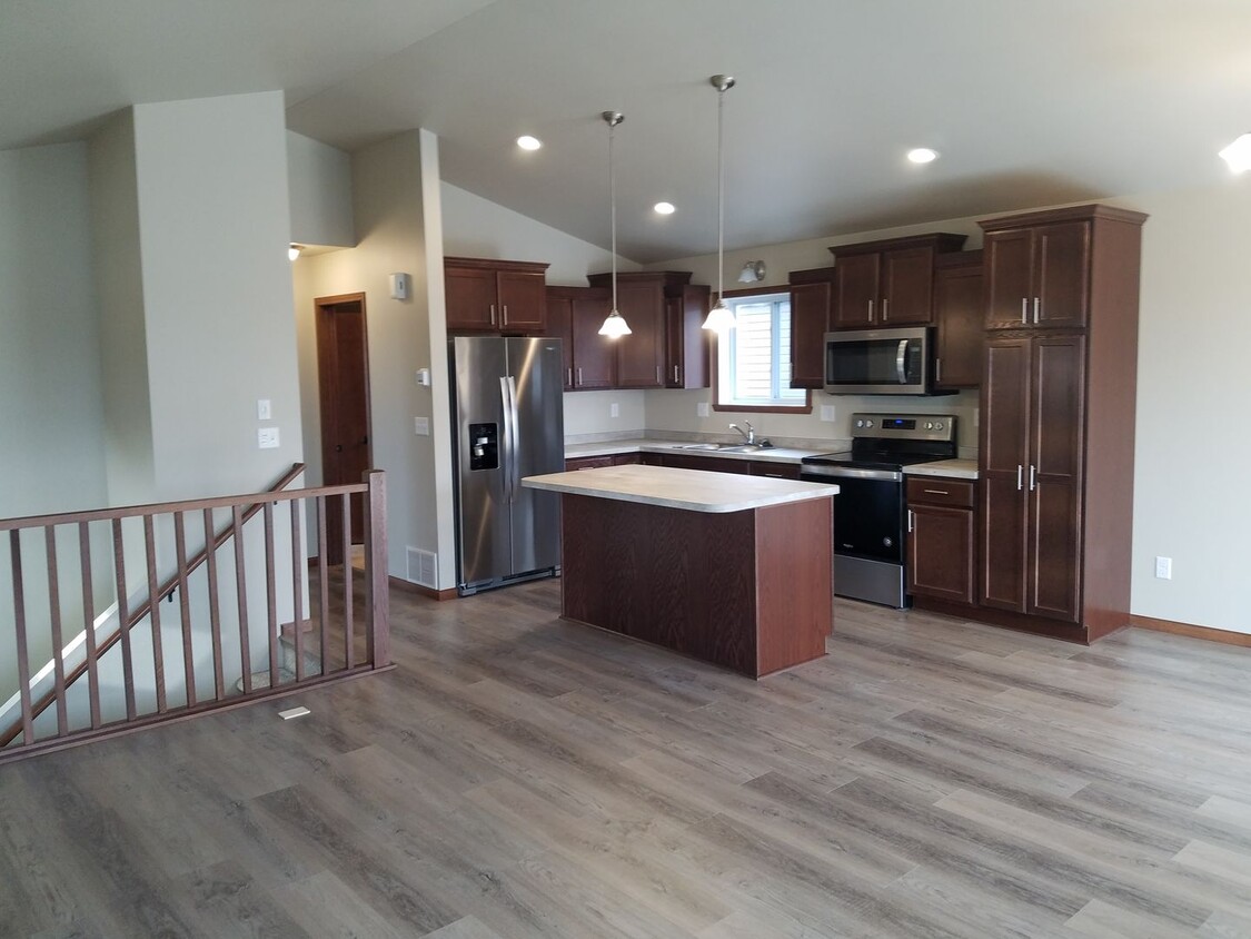 Foto principal - 3 Bedroom / 2 Bathroom House For Rent!