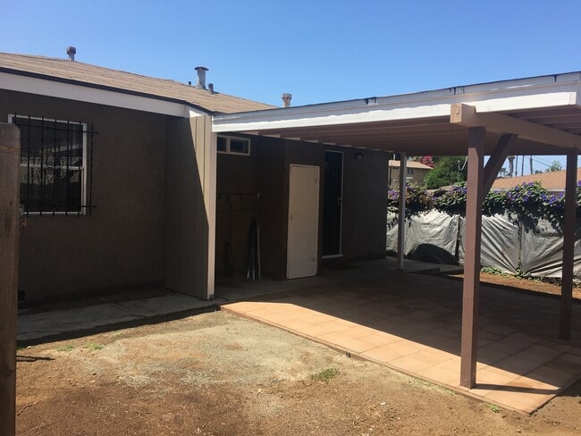 Foto del edificio - 1449 E 1st St