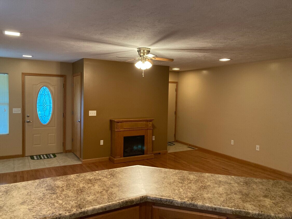 1417 24th St Unit 2, Vienna, WV 26105 Apartments in Vienna, WV