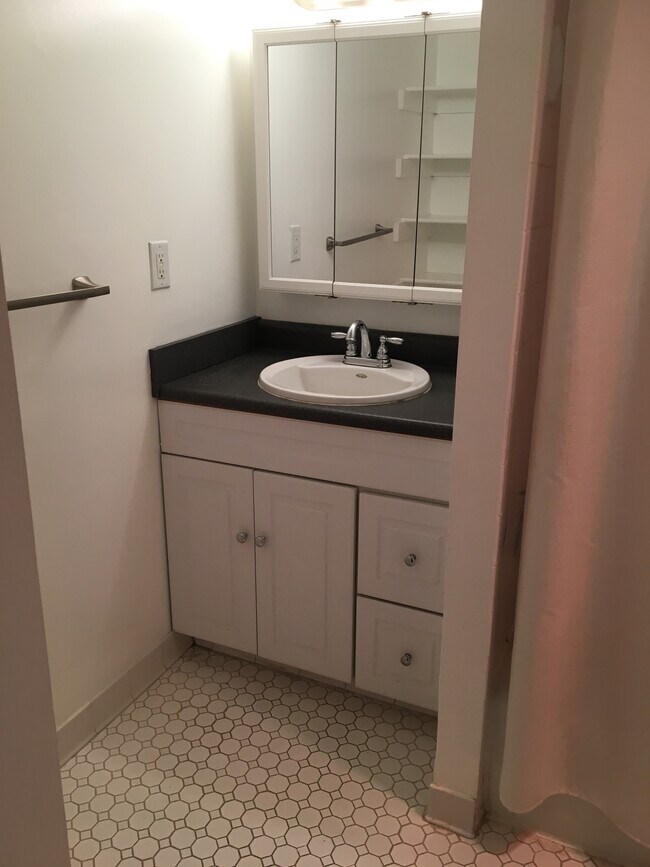 bathroom - 2059 Huntington Ave