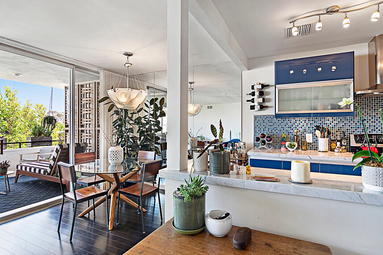 Foto principal - 1550 N Laurel Ave