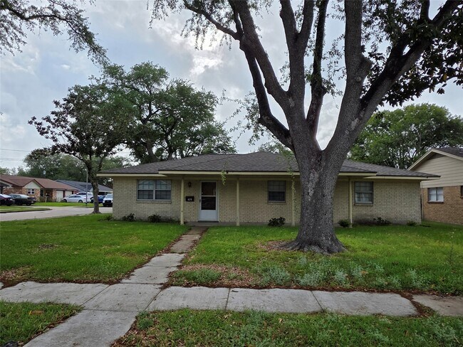 Foto del edificio - 4218 Ember Ln