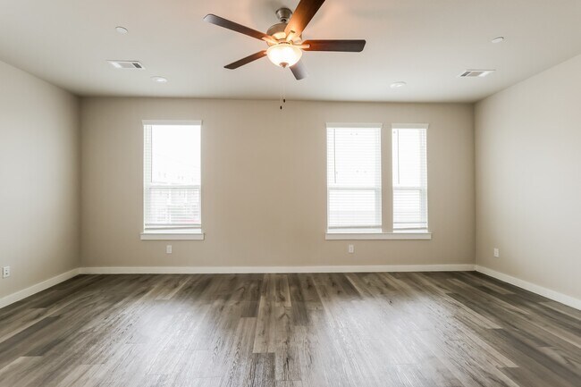 Building Photo - 373 N Centro Cir