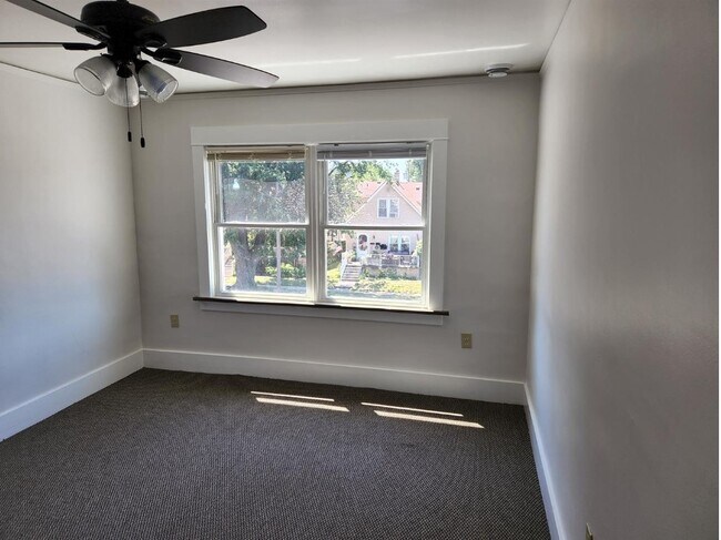 Foto del edificio - 566 Poplar St