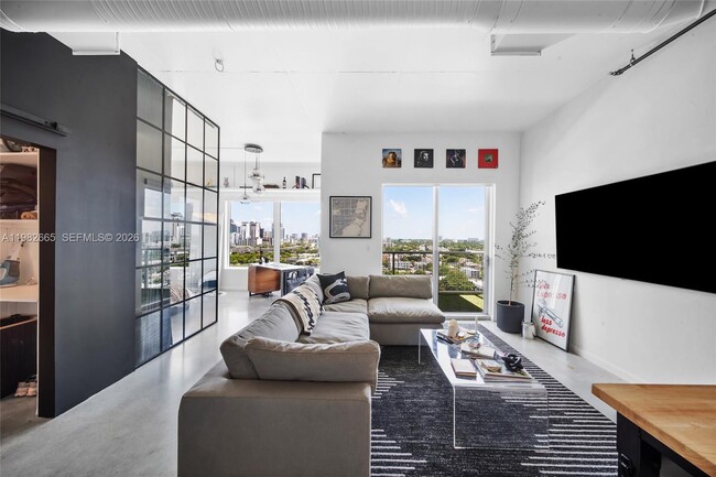 Foto del edificio - 10 SW South River Dr