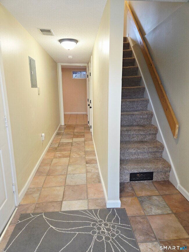 Foto del edificio - 12 W Meadow Ln