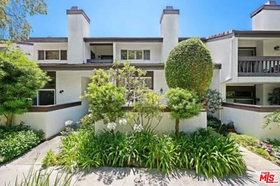 Primary Photo - 1546 Palisades Dr