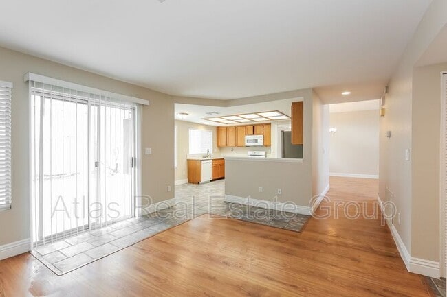Building Photo - 1233 Red Hollow Dr
