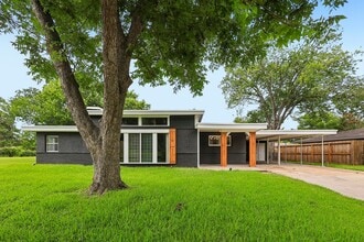 Building Photo - 159 Oak Dr