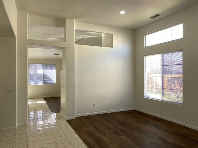 Foto del edificio - 6 bedroom in Manteca!