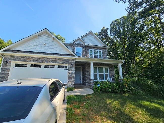 Foto del edificio - Room in House on Grace Ln