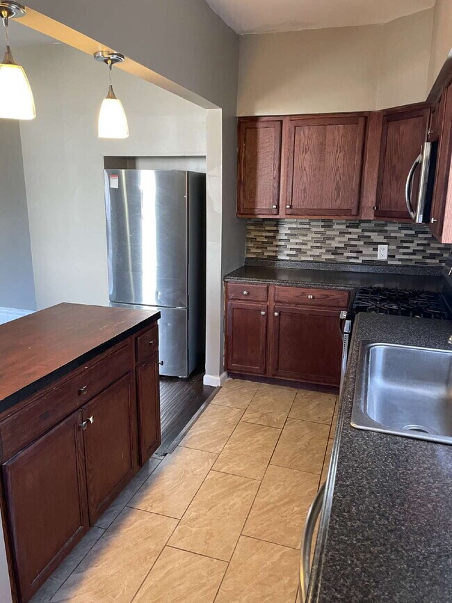 Foto del edificio - Amazing 3 bedroom in Central East McKeesport Location