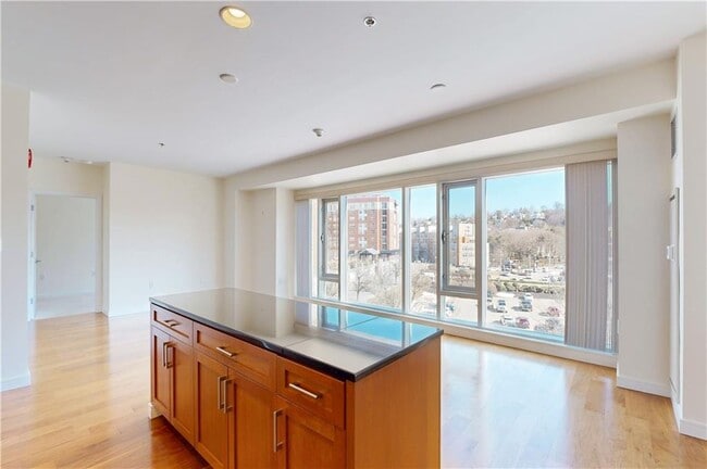 Building Photo - 100 W Exchange St