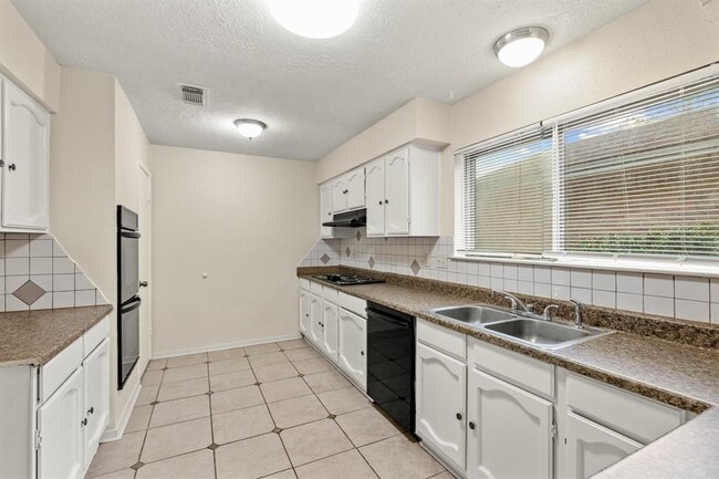 Building Photo - 8531 Quail Hills Dr