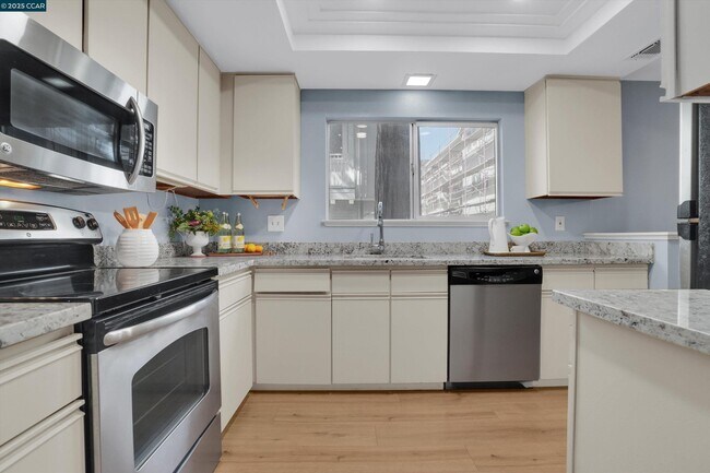 Foto del edificio - 2725 Oak Rd