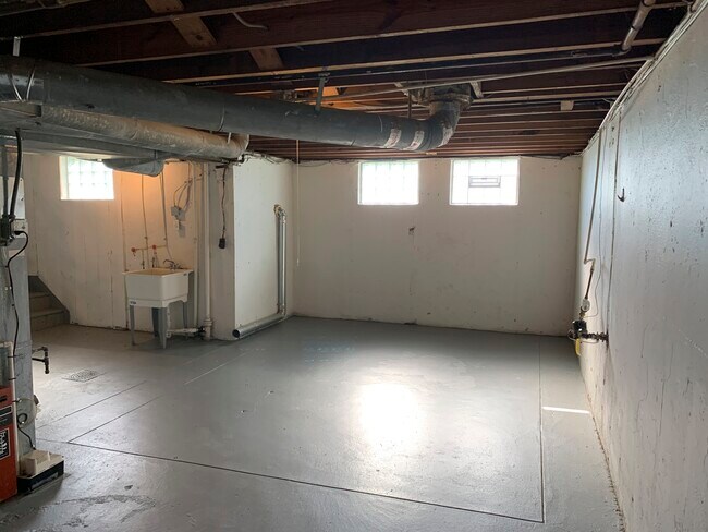 Building Photo - 1105 Regent Ave