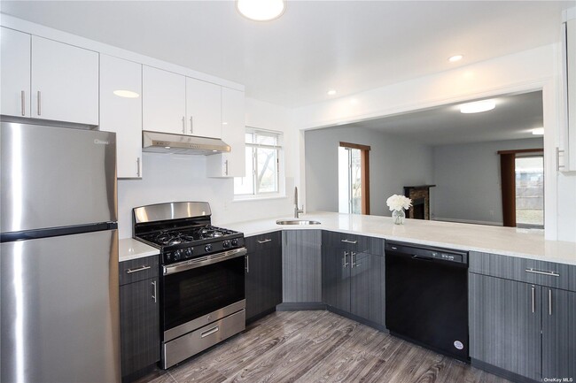 Building Photo - 3 A Putnam Ave