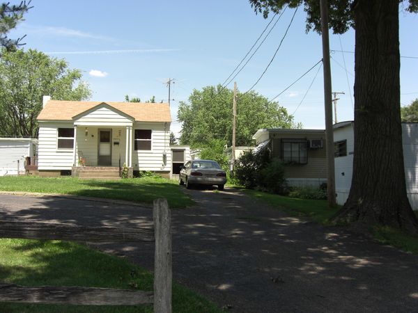Building Photo - City Estates