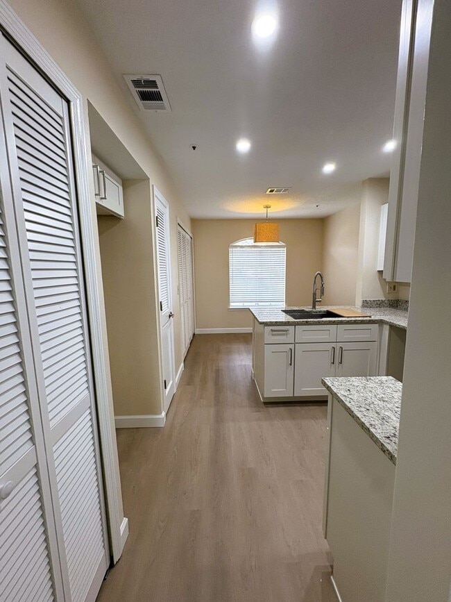 Building Photo - 519 Carambola Ave