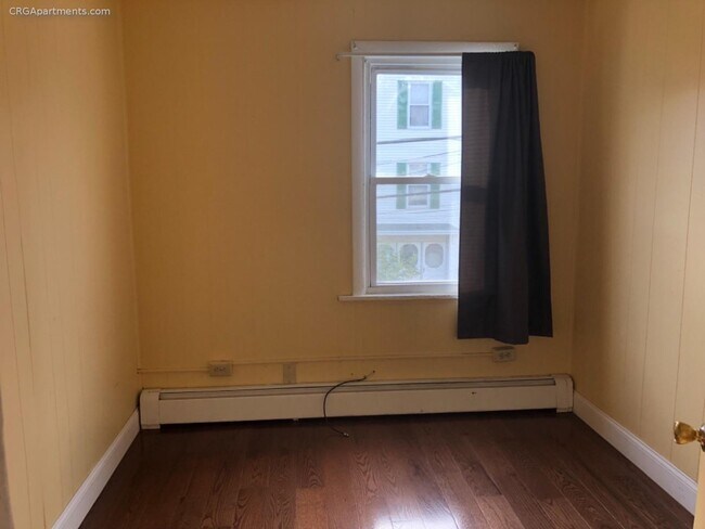 Building Photo - 22 Linden St