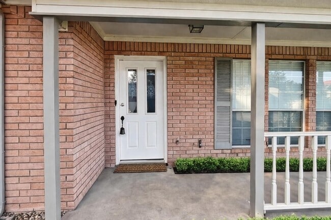 Foto del edificio - 611 Mariposa Dr