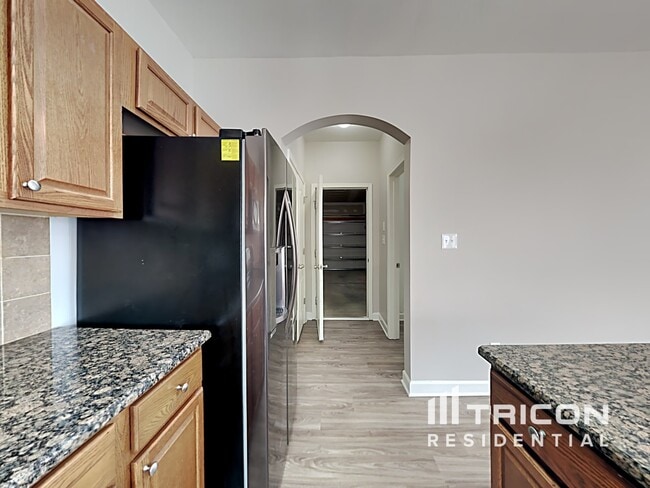 Building Photo - 6405 Lanzerac Manor Dr