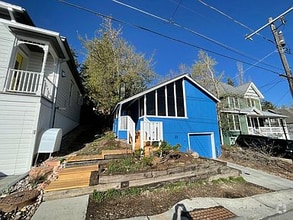 Building Photo - 917 Empire Ave