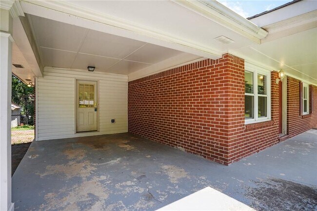 Foto del edificio - 2416 Lakewood Dr NW