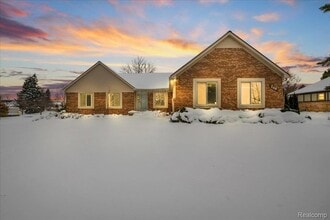 Building Photo - 249 E Silverbell Rd