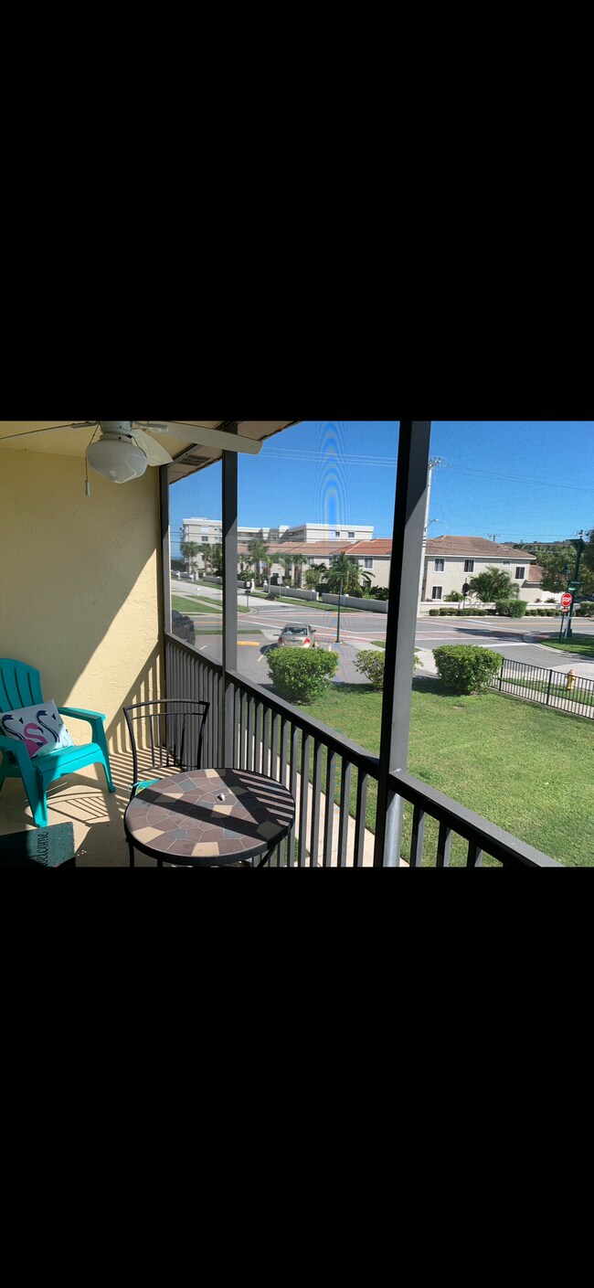 Bonita vista al mar a una cuadra de la playa. - 7101 Ridgewood Ave