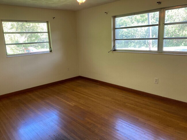Foto del edificio - 2.2 Hardwood floors -corner lot -Eustis $1500