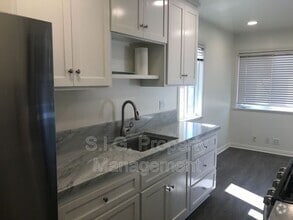 Building Photo - 1125 1/2 Foothill Blvd