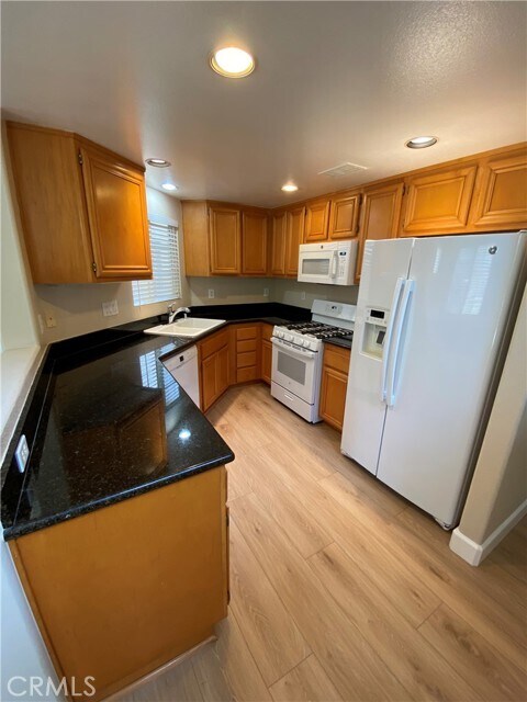 Building Photo - 54 Bloomfield Ln