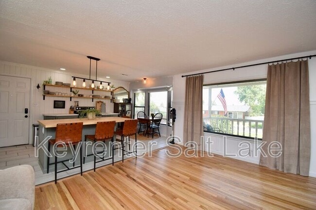 Building Photo - 159 W 2200 S