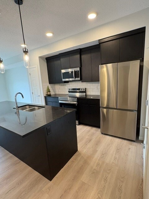 Building Photo - 1 bed + den, 2 bath unit located in the SW area of Belmont