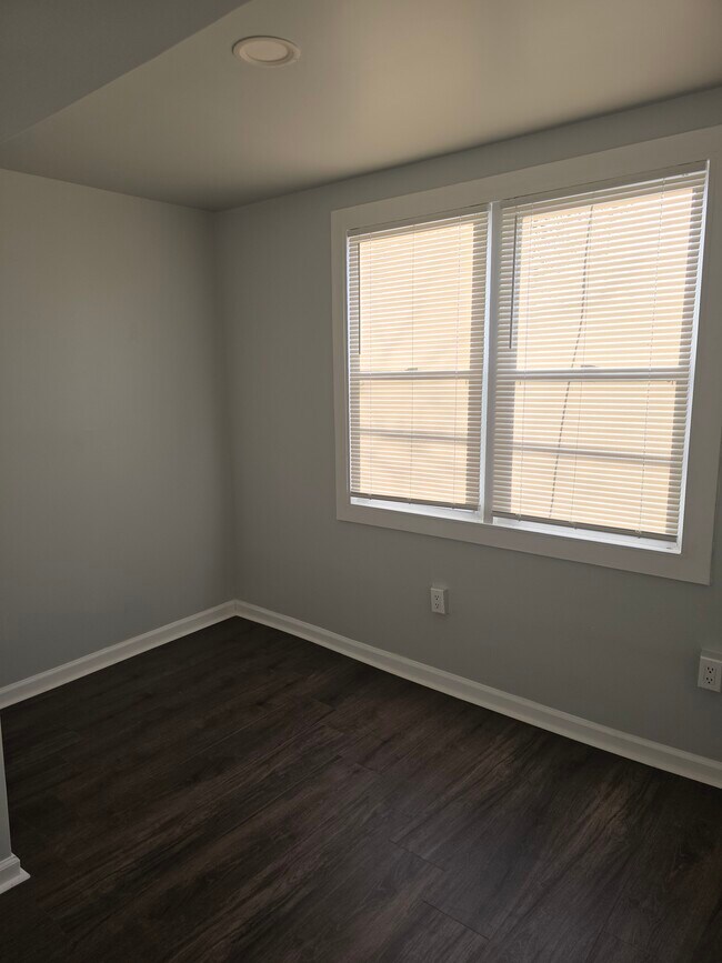 Foto del edificio - 1932 Magellan Ave