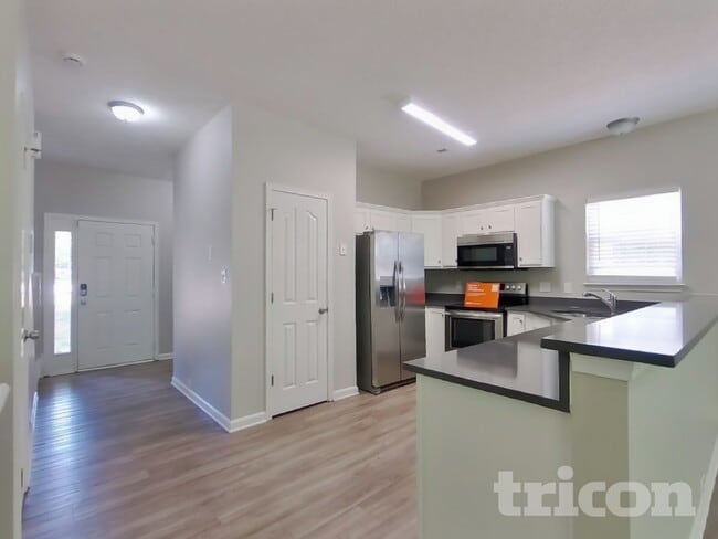 Building Photo - 4035 Far West Dr