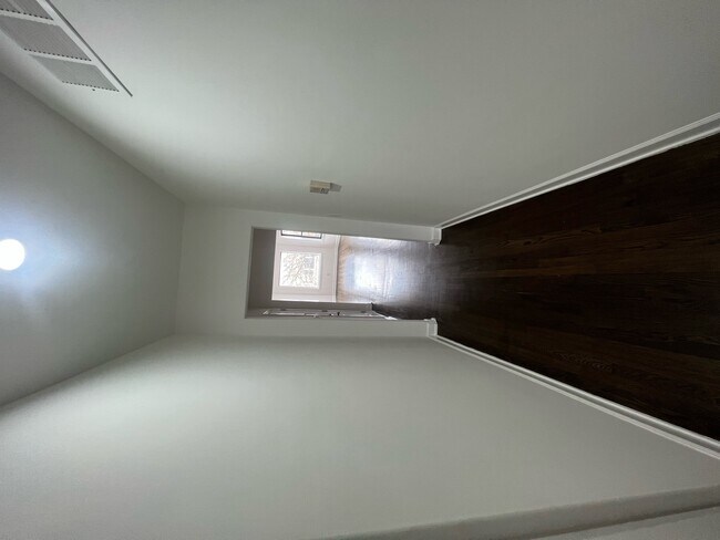 Building Photo - 7737 S Kingston Ave