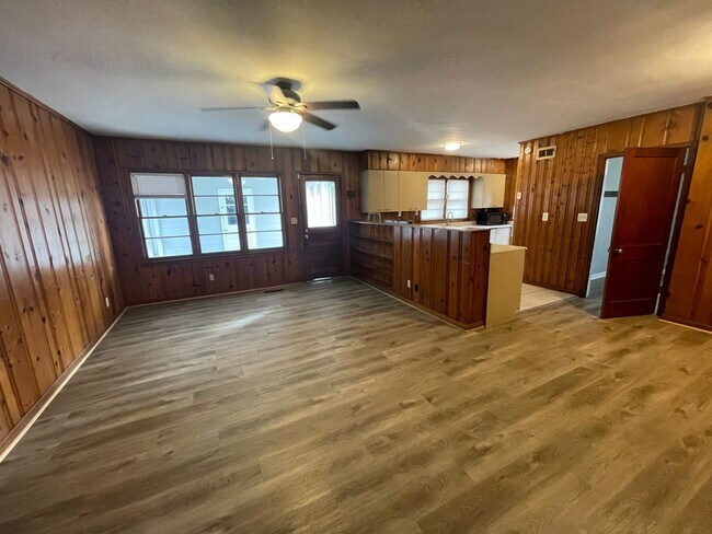 Building Photo - 4-Bedroom with 2-car Garage
