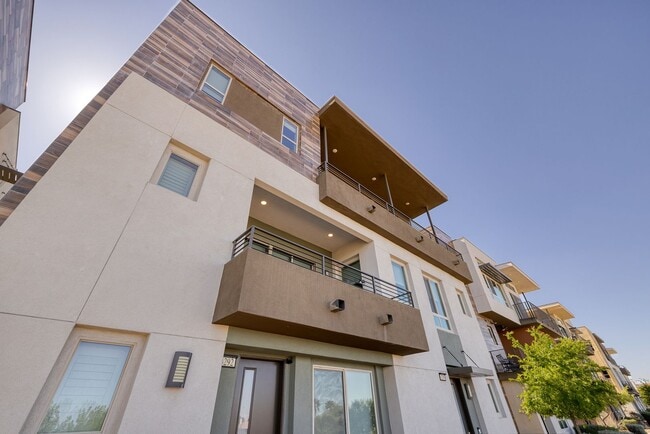Foto del edificio - 55 or Older - Guard Gated Community in Sum...