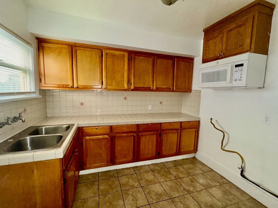 335 Orange Ave, Unit A Apartments in Long Beach, CA Westside Rentals