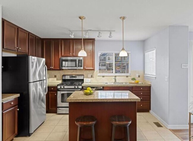 Building Photo - Chic condominium nestled in a great commun...