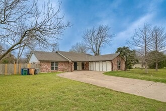 Building Photo - 2103 Pompton Dr