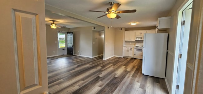 Building Photo - 620 Kristen Cir