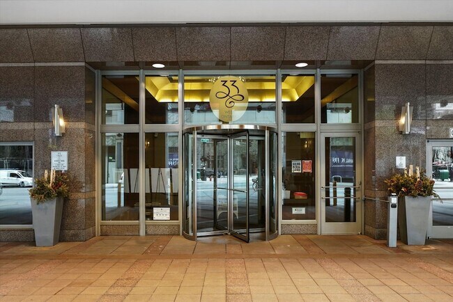 Foto del edificio - 33 W Ontario St